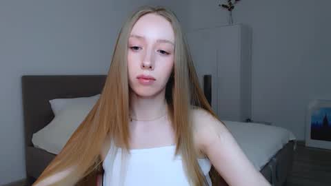 Luna online show from February 2025 07:52:01 PM