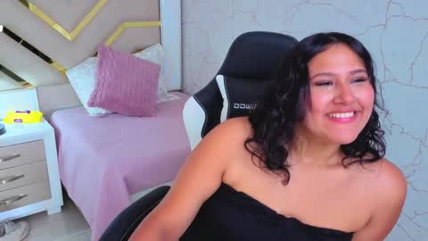 Snapshot of luna_jonez2 chatting on November 2025 02:17:01 PM Luna Jonez online show from November 2025 02:17:01 PM