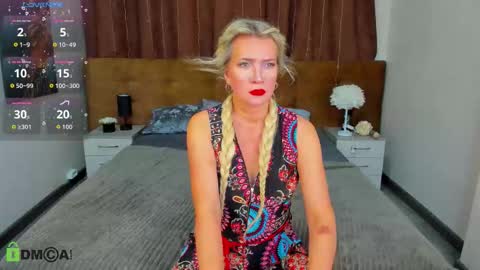 luna_lew1s online show from October 2025 08:37:01 AM