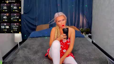 luna_lew1s online show from November 2025 08:58:02 AM