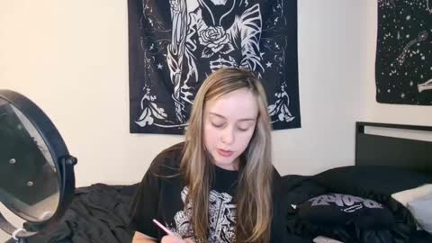 Snapshot of luna_lovelyy chatting on October 2025 10:07:01 PM Luna online show from October 2025 10:07:01 PM