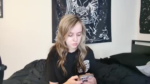 Snapshot of luna_lovelyy chatting on October 2025 09:34:02 PM Luna online show from October 2025 09:34:02 PM