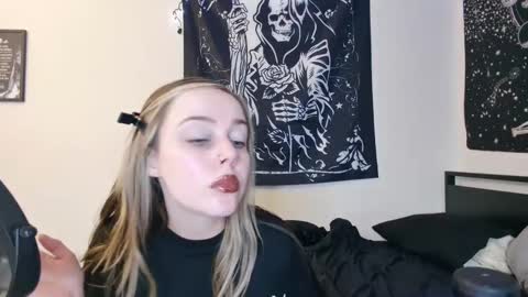 Snapshot of luna_lovelyy chatting on October 2025 04:22:02 AM Luna online show from October 2025 04:22:02 AM