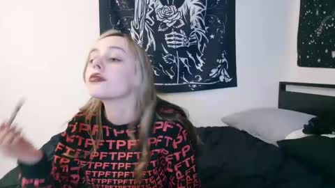 Snapshot of luna_lovelyy chatting on October 2025 04:02:01 AM Luna online show from October 2025 04:02:01 AM