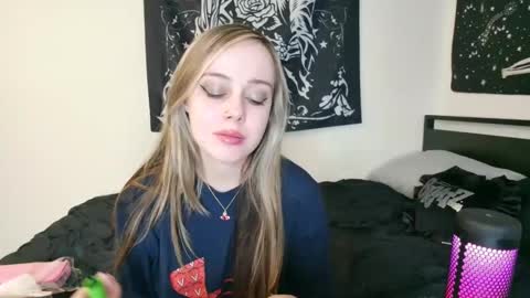 Snapshot of luna_lovelyy chatting on October 2025 12:33:02 AM Luna online show from October 2025 12:33:02 AM