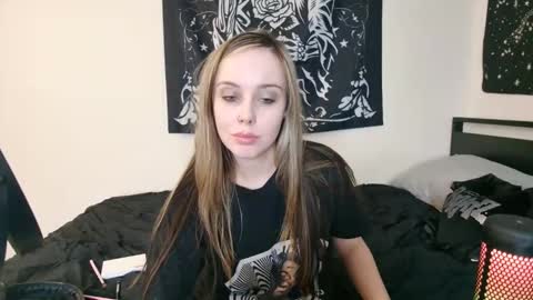 Snapshot of luna_lovelyy chatting on October 2025 10:21:02 PM Luna online show from October 2025 10:21:02 PM