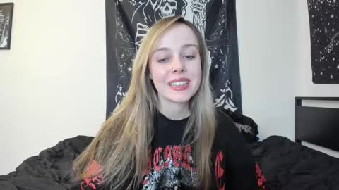 Snapshot of luna_lovelyy chatting on November 2025 05:50:02 AM Luna online show from November 2025 05:50:02 AM