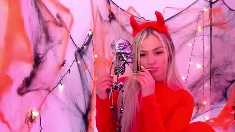 Luna Marquez online show from October 2025 10:52:02 AM