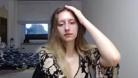 L U N A  online show from September 2025 05:29:01 AM
