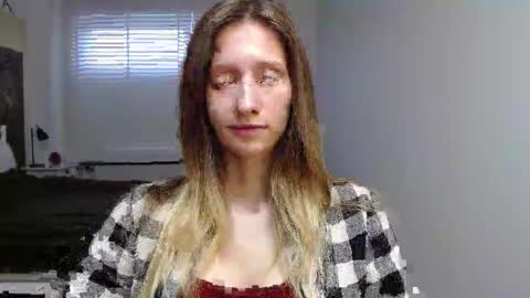 Snapshot of luna_xsensual chatting on October 2025 05:37:01 AM L U N A online show from October 2025 05:37:01 AM