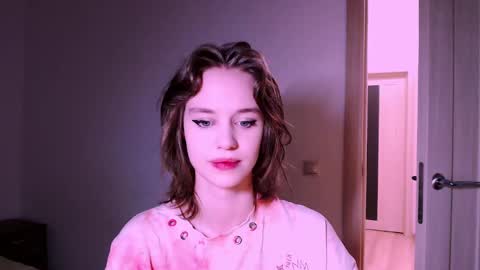 Luna online show from February 2025 10:39:01 PM