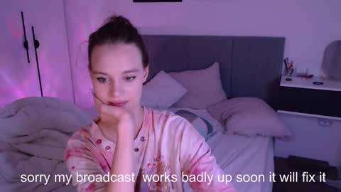 Luna online show from September 2025 08:32:02 PM