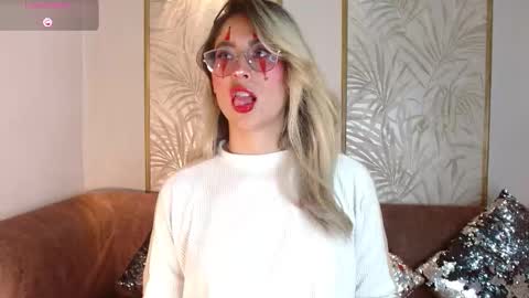 Luna online show from October 2025 04:12:02 AM