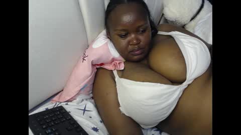 lunabloom01 online show from September 2025 01:31:02 AM