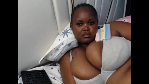 lunabloom01 online show from October 2025 06:05:01 PM