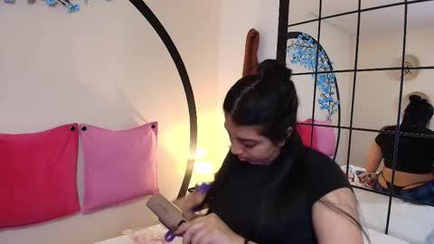 Luna online show from September 2025 08:19:01 PM