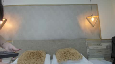 LUNA  online show from September 2025 01:36:01 PM