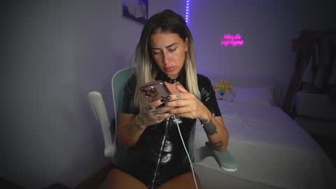 Snapshot of lunaink_ chatting on October 2025 08:35:01 AM Laura online show from October 2025 08:35:01 AM