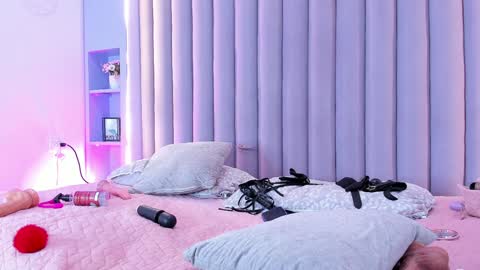 I M  L U N A  online show from January 2025 05:41:02 AM