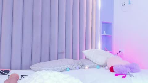 I M  L U N A  online show from February 2025 05:57:02 AM