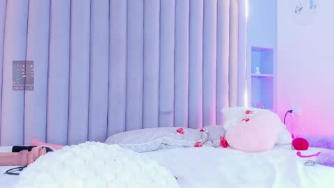 I M  L U N A  online show from February 2025 09:00:02 AM