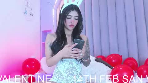 I M  L U N A  online show from February 2025 05:51:02 AM