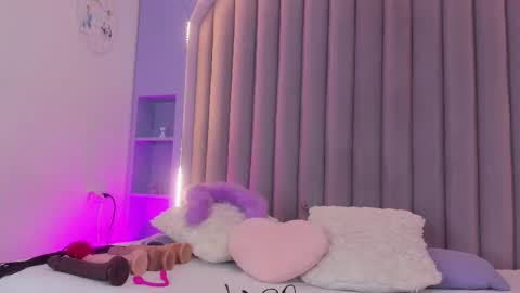 I M  L U N A  online show from February 2025 02:39:01 AM