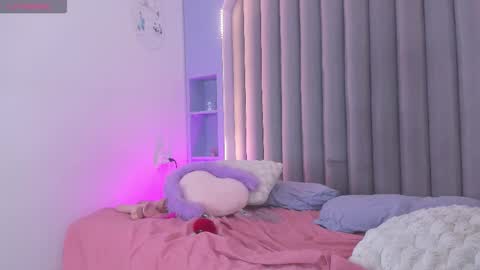 I M  L U N A  online show from February 2025 09:04:02 AM