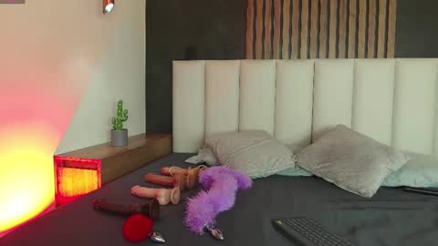 I M  L U N A  online show from March 2025 02:57:02 AM