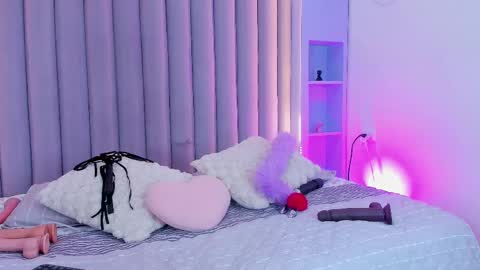 I M  L U N A  online show from March 2025 03:17:01 AM