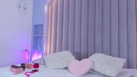 I M  L U N A  online show from March 2025 02:50:01 AM