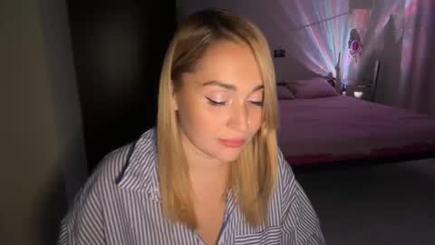 Lana online show from October 2025 11:18:02 PM