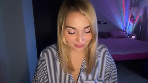 Lana online show from October 2025 11:27:01 PM