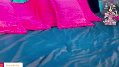 Luna online show from October 2025 08:39:01 PM