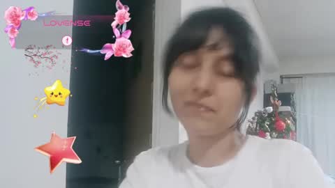 Snapshot of lunamoon_17 chatting on December 2024 10:51:01 PM LUNA online show from December 2024 10:51:01 PM