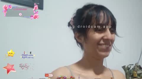 Snapshot of lunamoon_17 chatting on January 2025 11:00:01 PM LUNA online show from January 2025 11:00:01 PM