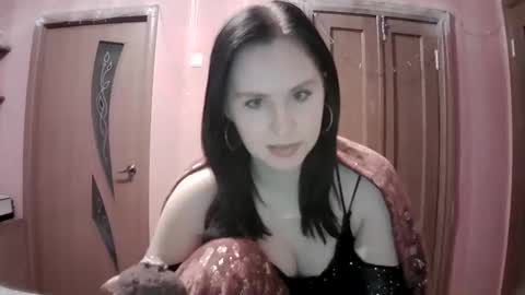 lunamystique_ online show from January 2025 05:35:01 PM