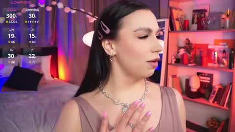 Luna  next streams Mon Fri Sat Sun 8pm-5am gmt0 online show from February 2025 11:44:02 PM