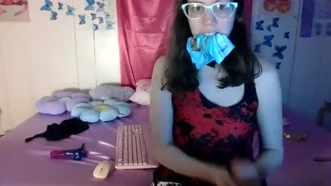 lunaquinn45 online show from October 2025 10:25:02 PM