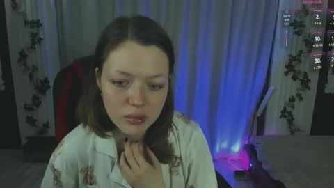 Snapshot of lunarlily7 chatting on October 2025 06:00:01 AM Lily online show from October 2025 06:00:01 AM