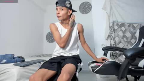 Snapshot of lunay_bigcock420 chatting on October 2025 02:33:01 AM lunay_bigcock420 online show from October 2025 02:33:01 AM