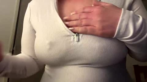 Snapshot of lustytits85 chatting on September 2025 01:05:02 PM lustytits85 online show from September 2025 01:05:02 PM