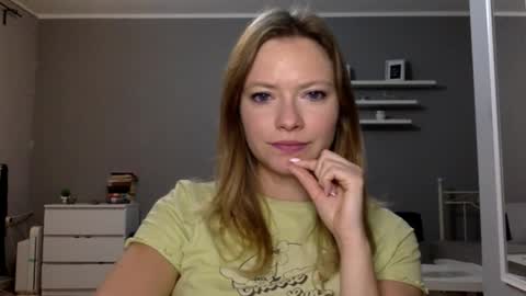 Snapshot of lux_millie chatting on September 2025 08:56:02 PM Millie online show from September 2025 08:56:02 PM