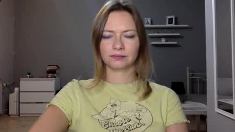 Snapshot of lux_millie chatting on September 2025 08:56:01 PM Millie online show from September 2025 08:56:01 PM