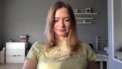 Snapshot of lux_millie chatting on October 2025 02:18:02 PM Millie online show from October 2025 02:18:02 PM