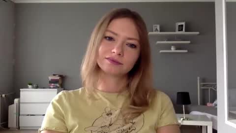 Snapshot of lux_millie chatting on November 2025 08:06:01 AM Millie online show from November 2025 08:06:01 AM