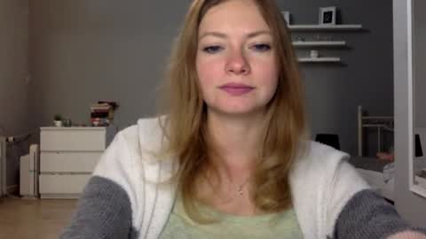 Snapshot of lux_millie chatting on November 2025 10:42:02 PM Millie online show from November 2025 10:42:02 PM