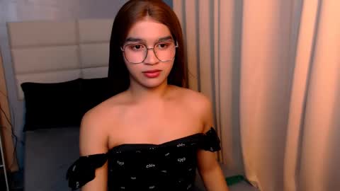 queen lux online show from February 2025 09:22:01 PM