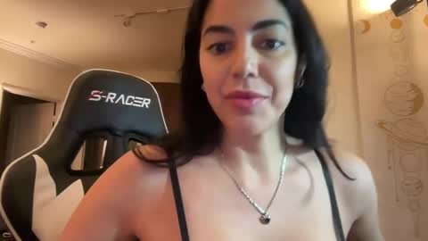 luxcher22 online show from March 2025 03:18:02 AM