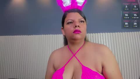 Snapshot of luxemilf chatting on October 2025 10:27:02 AM Luxe3 online show from October 2025 10:27:02 AM